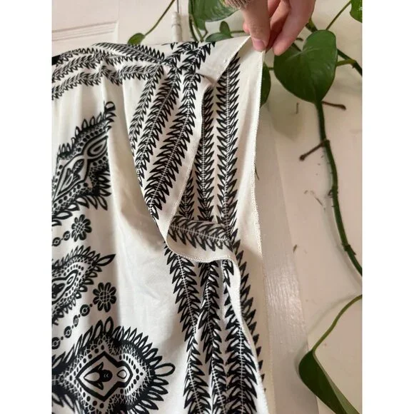 Women’s size 2X extra large, black and white blouse - Picture 4 of 8